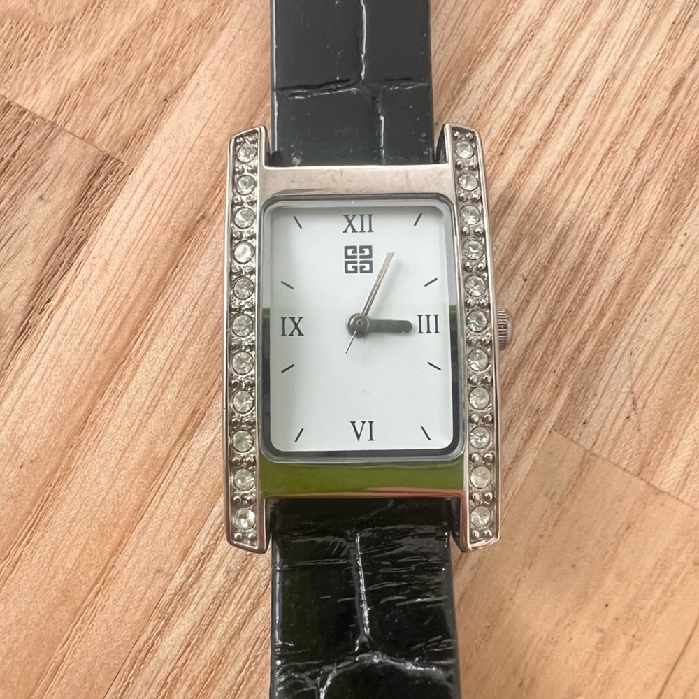 Vintage Givenchy ladies rectangle silver tone leather dress watch NEW BATTERY - Picture 10 of 10